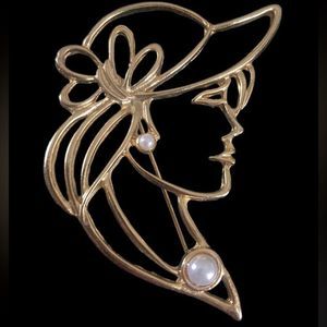 Vintage Brooch - Lady with hat